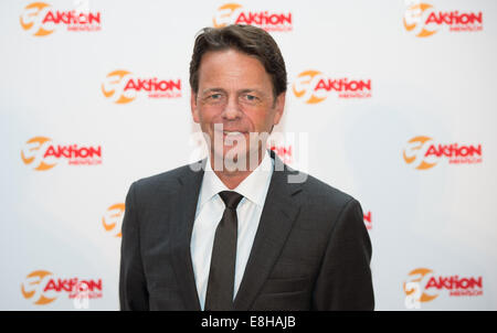 Berlin, Deutschland. 7. Oktober 2014. TV-Moderator Rudi Cerne besucht die Veranstaltung zum 50. Jahrestag der "Aktion Mensch" in Berlin, Deutschland, 7. Oktober 2014. "Aktion Mensch" ist eine soziale Organisation, erstellt auf Initiative des deutschen öffentlich-rechtlichen Sender ZDF und Lotterie-Einnahmen finanziert. © Dpa picture-Alliance/Alamy Live News Stockfoto