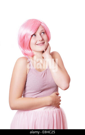 niedlichen mädchenhaften jungen Frau gekleidet in rosa denken oder unter Berücksichtigung einer Idee Stockfoto