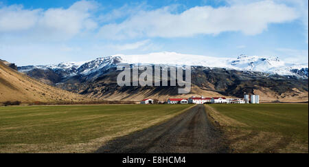 Traditionellen isländischen Bauernhof von Highway einer im Süd-westlichen Island gesehen. Stockfoto