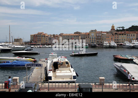 Hafen von Saint-Tropez. provenzalischen Stadt im Département Var in der Region Provence-Alpes-Côte d'Azur im Südosten Frankreichs. Die Französische Riviera Stockfoto