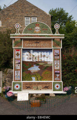 2013 gut Dressing - Eyam Erinnerung an 70 Jahre des Dorfes Dambusters 1943 bis 2013 Eyam Derbyshire Peak District England UK Stockfoto