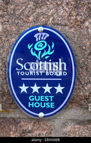 Plaque, die Anzeige einer Scottish Tourist Board 4 Sterne Gästehaus, Ballater, Schottland Stockfoto