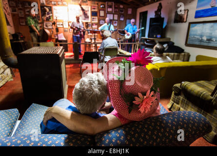 Guy und Tinas Pickin Salon in Berkeley County, South Carolina. Bluegrass Musik. Stockfoto