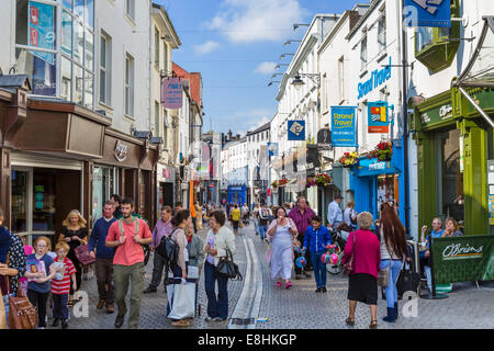 Geschäfte und Cafés an der Great George Street im Zentrum Stadt, Stadt Waterford, County Waterford, Irland Stockfoto