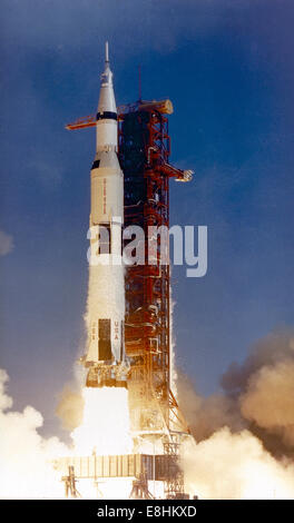 Saturn V SA-506 startete Apollo 11 am 16. Juli 1969 vom Kennedy Space Center aus und schickte die Astronauten Neil Armstrong, Buzz Aldrin und Michael Collins zur ersten bemannten Mission auf dem Mond. Stockfoto
