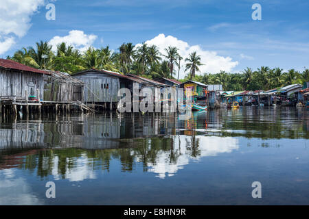 Riverside Häuser in der Fischerei Dorf Prek Svay, Insel Koh Rong, Kambodscha Stockfoto