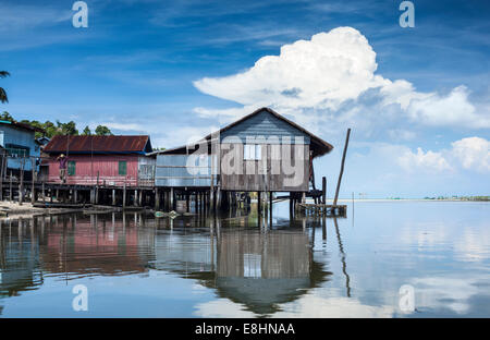 Riverside Häuser in der Fischerei Dorf Prek Svay, Insel Koh Rong, Kambodscha Stockfoto