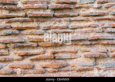 Überreste der berühmten antiken Mauern von Konstantinopel in Istanbul Stockfoto