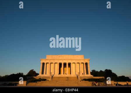 WASHINGTON DC, USA - das Lincoln Memorial ist im goldenen Licht des Sonnenaufgangs an klaren Fall morgen in Washington DC. Stockfoto