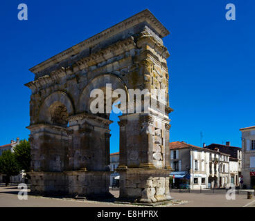 Der Bogen des Germanicus Bogen einer alten 1. Jahrhundert römische Stein in Saintes in Charente-Maritime Region im Südwesten Frankreichs Stockfoto