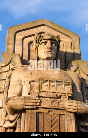 Hüter des Verkehrs stehen am Ende die Hoffnung-Denkmal-Brücke als Symbol für Fortschritte im Transport in Cleveland, Ohio. Stockfoto