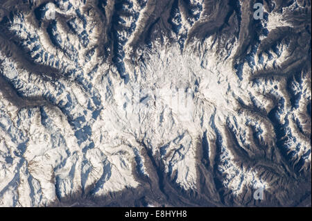 Die Internationale Raumstation der NASA hat atemberaubende Ausblicke auf Chile mit Blick auf die Anden, die Vulkankette Nevados de Chillan und das umgebende pazifische Becken gezeichnet. Die Bilder heben die dynamischen Landschaften hervor, einschließlich vulkanischer Merkmale wie der Kalderas Viejo und Nuevo, die eine einzigartige Perspektive der Region aus dem Weltraum bieten. Stockfoto