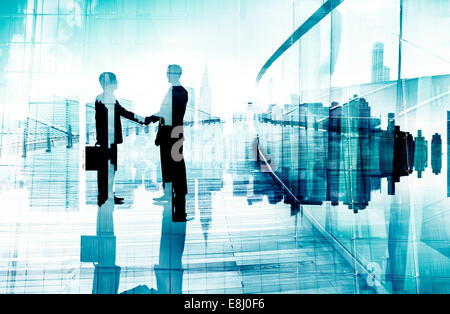 Silhouetten von zwei Geschäftsleute mit einem Handschlag Stockfoto