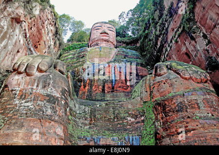 Leshan Giant Buddha ist der größte Stein Buddha in der Welt, 71 Meter (233 Fuß) hoch; Reservate-UNESCO-Welterbe. Stockfoto