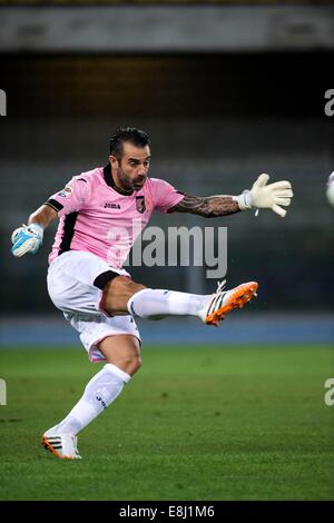 Verona, Italien. 4. Oktober 2014. Stefano Sorrentino (Palermo) Fußball: Italienische "Serie A" match zwischen Hellas Verona 2-1 Palermo Stadium Marc'Antonio Bentegodi in Verona, Italien. © Maurizio Borsari/AFLO/Alamy Live-Nachrichten Stockfoto