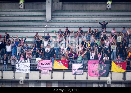 Verona, Italien. 4. Oktober 2014. Fußball Fans (Palermo): Italienische "Serie A" match zwischen Hellas Verona 2-1 Palermo Stadium Marc'Antonio Bentegodi in Verona, Italien. © Maurizio Borsari/AFLO/Alamy Live-Nachrichten Stockfoto