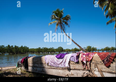 Madagassische Kanu am Strand, Fisher Dorf, Madagaskar, Afrika Stockfoto