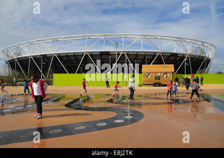 Der Olympiapark in Stratford welche spielte Gastgeber für die London 2012 Olympischen Spiele in London schließlich öffnet seine Türen für die Öffentlichkeit mit: Atmosphäre wo: London, Vereinigtes Königreich bei: 5. April 2014 Stockfoto
