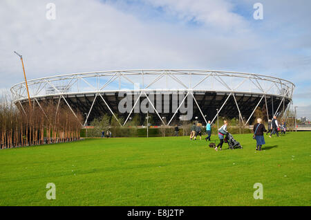 Der Olympiapark in Stratford welche spielte Gastgeber für die London 2012 Olympischen Spiele in London schließlich öffnet seine Türen für die Öffentlichkeit mit: Atmosphäre wo: London, Vereinigtes Königreich bei: 5. April 2014 Stockfoto