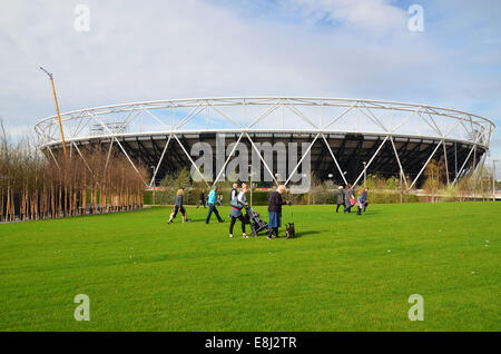 Der Olympiapark in Stratford welche spielte Gastgeber für die London 2012 Olympischen Spiele in London schließlich öffnet seine Türen für die Öffentlichkeit mit: Atmosphäre wo: London, Vereinigtes Königreich bei: 5. April 2014 Stockfoto
