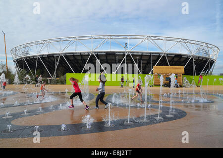 Der Olympiapark in Stratford welche spielte Gastgeber für die London 2012 Olympischen Spiele in London schließlich öffnet seine Türen für die Öffentlichkeit mit: Atmosphäre wo: London, Vereinigtes Königreich bei: 5. April 2014 Stockfoto