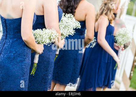 Kleine Hochzeit in weiß und blau Thema. Stockfoto