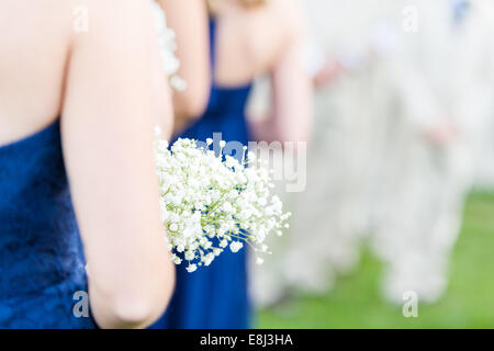 Kleine Hochzeit in weiß und blau Thema. Stockfoto