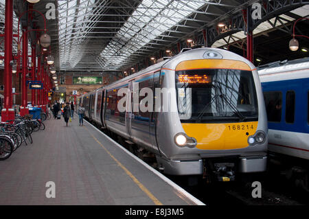 Chiltern Railways Zug am Bahnhof Marylebone, London, UK Stockfoto