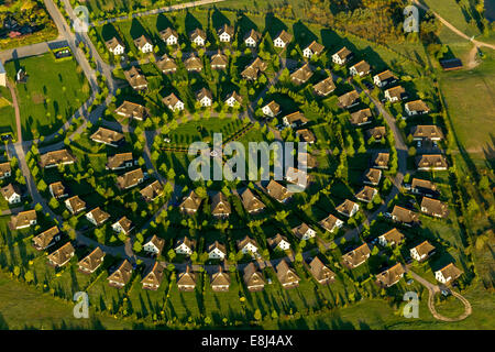 Van der Valk Resort Linstow, Wohnpark mit Ferienhäusern in eine Kreisform, Dobbin-Linstow angeordnet Stockfoto
