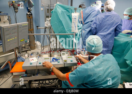 Brazzaville-Krankenhaus. OP-Saal. CEC. Zusätzliche körperliche Durchblutung. Stockfoto