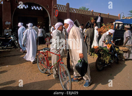 Tuareg-Bevölkerung Timimoun in Algerien. Geschäfte in einem Markt. Stockfoto