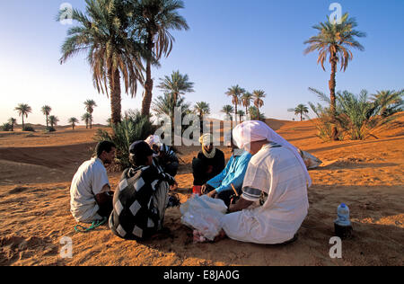 Tuareg-Bevölkerung Timimoun in Algerien. Tee-Zeremonie. Stockfoto