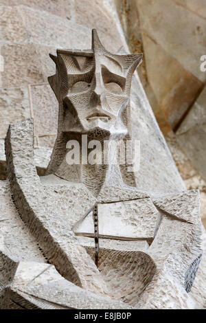 Sagrada Familia Basilika. Leidenschaft-Fa Ade: Christus, Skulptur von Joseph Maria Subirachs gebunden Stockfoto