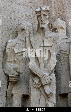 Sagrada Familia Basilika. Leidenschaft-Fa Ade: gebundene Christus und die römischen Soldaten, Skulptur von Joseph Maria Subirachs Stockfoto