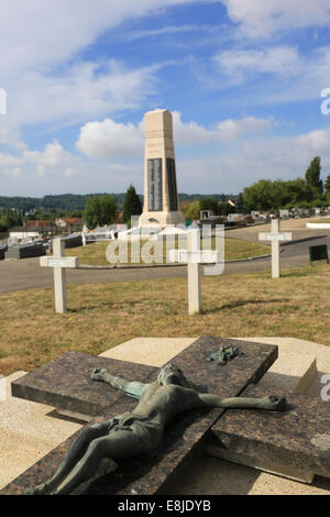 Das Denkmal. Commonweatlth Kriegsgräber. Französische militärische Friedhof mit den Gräbern von 328 ColumŽriens, Englisch, Niederländisch und Af Stockfoto