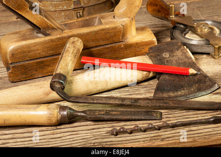 Stillleben mit alten Werkzeugen in den Arbeitsraum Stockfoto