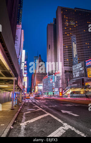 Ersten Ampel in der Stadt, die niemals schläft, Midtown Manhattan, New York - USA. Stockfoto