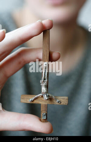 Das umgekehrte Kreuz als Symbol des Antichristen verwendet. Stockfoto