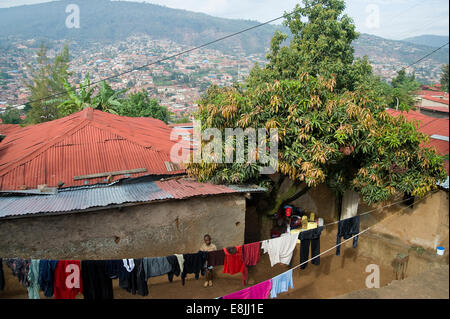 Ruanda, KIGALI: Kigali ist eine sehr grüne hügelige Stadt mit einfachen Schlamm und Steinhäuser. Stockfoto