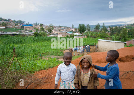 Ruanda, KIGALI: Kigali ist eine sehr grüne hügelige Stadt mit einfachen Schlamm und Steinhäuser. Stockfoto