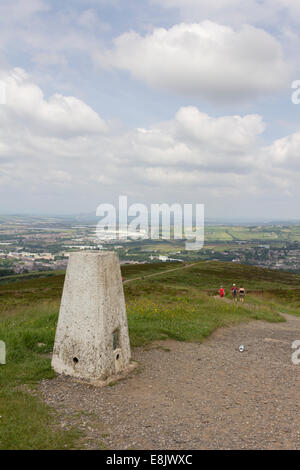 Ein Ordnance Survey Trig Punkt (Triangulation) auf Darwen Hügel, Lancashire. Stockfoto