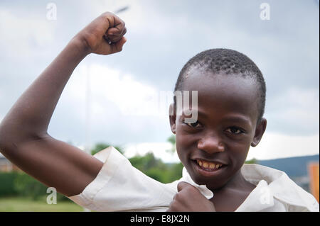 Ruanda, KIGALI: Porträt eines jungen Mannes in der Hauptstadt Stockfoto