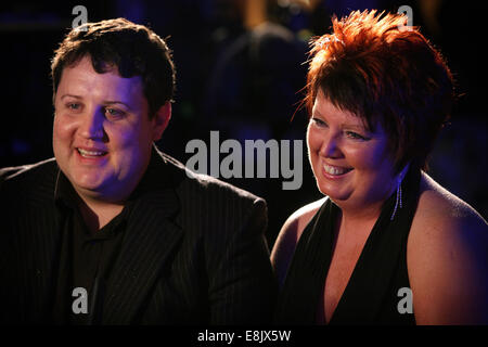 Gary Newlove Charity-Dinner im Halliwell Jones Stadium Warrington.  Peter Kay und Helen Newlove. Foto: Chris Bull Stockfoto