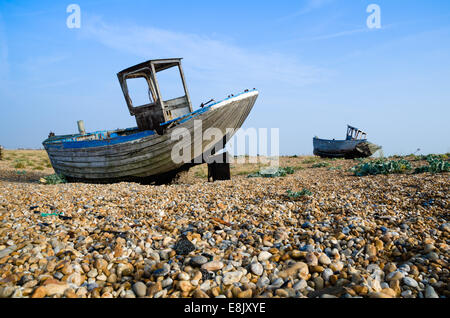 Zwei Boot-Wracks bei Dungeness in Kent Stockfoto