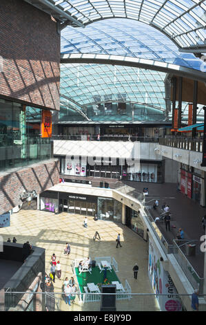 dh Cabot Circus Stadtmenschen BRISTOL Shopper Cabot Circus Einkaufszentrum innen moderne Arcade-uk Stockfoto