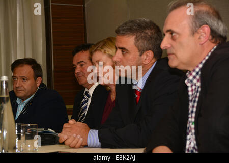 Gibraltar. 9. Oktober 2014. Anna Nellberg, Präsident der European Confederation of Police, Eurocop heute im Atlas Konferenzraum Sunborn Hotel in Gibraltar traf sich mit Vertretern aus Verbänden, The Royal Gibraltar Police, Gibraltar Verteidigung Police, spanische Guardia Civil und spanische Polizei Offiziere aus. In die erste Sitzung diskutierten heute Gibraltars vorgeschlagene Anwendung in der European Confederation und Bereiche des gegenseitigen Verständnisses zwischen Spanisch und Gibraltar Polizei im Mittelpunkt. Stockfoto