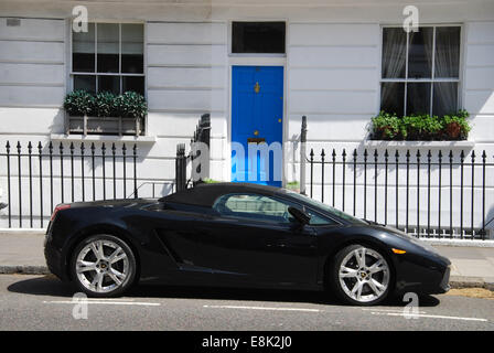 Lamborghini geparkt in Chelsea Street, London UK Stockfoto