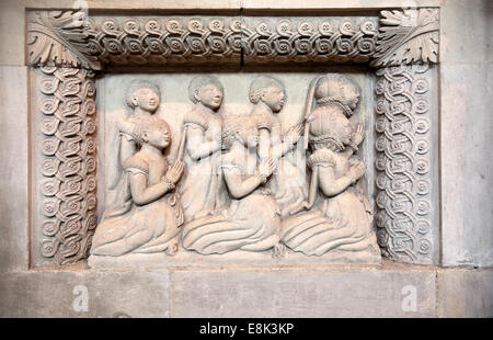 Bildnisse weiblicher Kinder Gebete Harman Memorial Denkmal 1569 St. Johannes der Täufer Kirche Burford, Oxfordshire, England UK Stockfoto