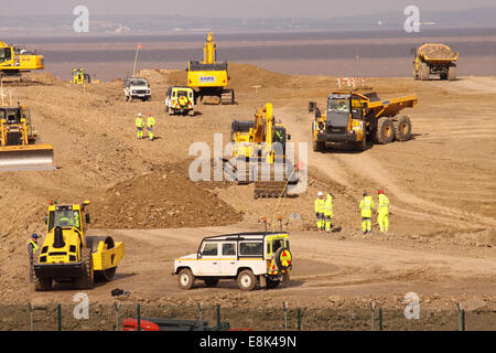 Hinkley Punkt C Somerset, UK. 9. Oktober 2014. Bauarbeiten am neuen Hinkley Point "C" Nuclear Power Station Schritte einen Gang höher, nachdem die Europäische Union die £ 24,5 Milliarden-Projekt genehmigt. Im Hintergrund sehen den Bristolkanal. Stockfoto