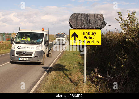 Hinkley Punkt Somerset, UK. 9. Oktober 2014. Bauarbeiten am neuen EDF Energy Hinkley Point "C" Nuclear Power Station Schritte einen Gang nach der Europäischen Union das £ 24,5 Milliarden-Projekt im Oktober 2014 genehmigt. Die Ortsstraßen sehen eine riesige Menge an Verkehr Bau und Lieferung in den nächsten 10 Jahren. Stockfoto